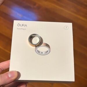 Rose gold Oura ring 4 size 7, no charger